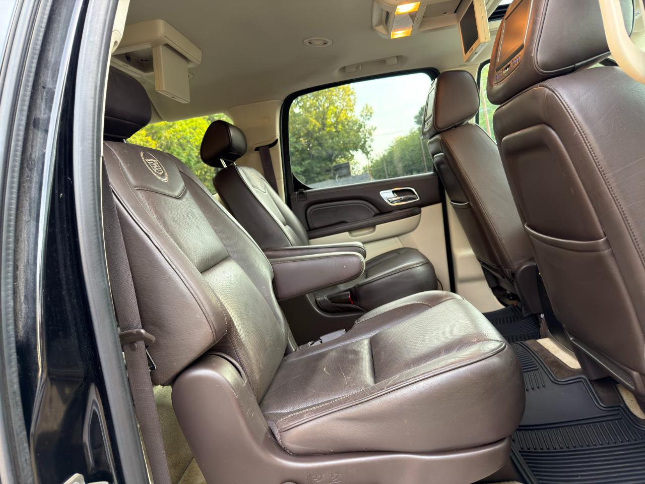 Cadillac Escalade ESV AWD 4dr Platinum Edition 2010