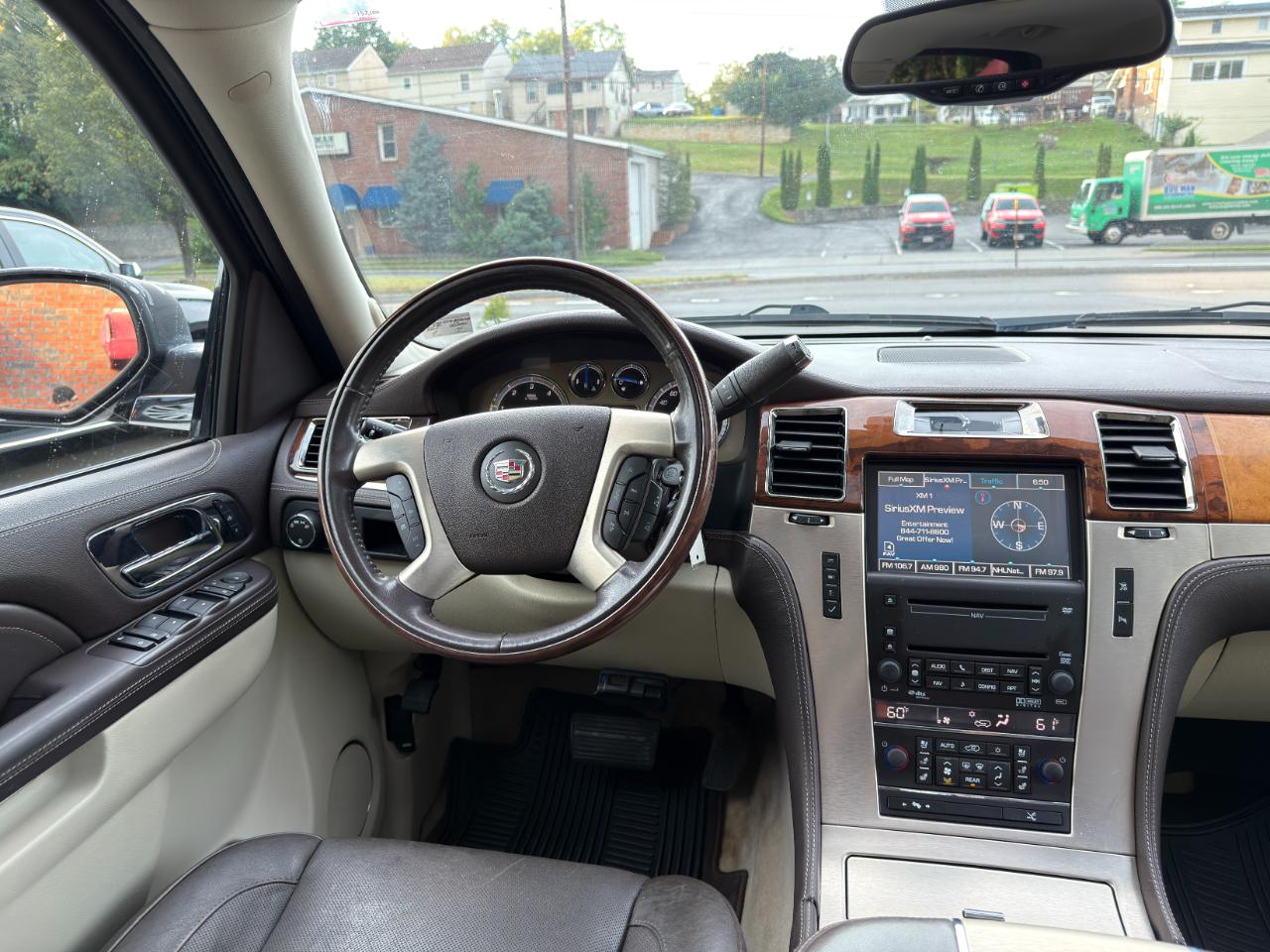 Cadillac Escalade ESV AWD 4dr Platinum Edition 2010