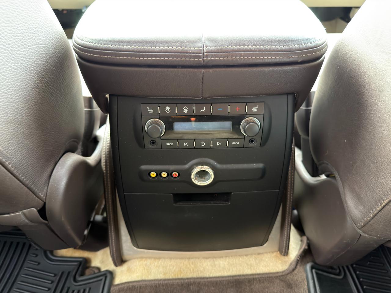 Cadillac Escalade ESV AWD 4dr Platinum Edition 2010