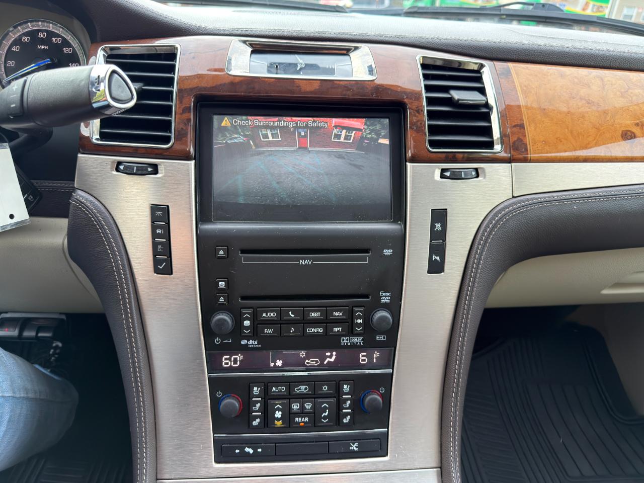 Cadillac Escalade ESV AWD 4dr Platinum Edition 2010