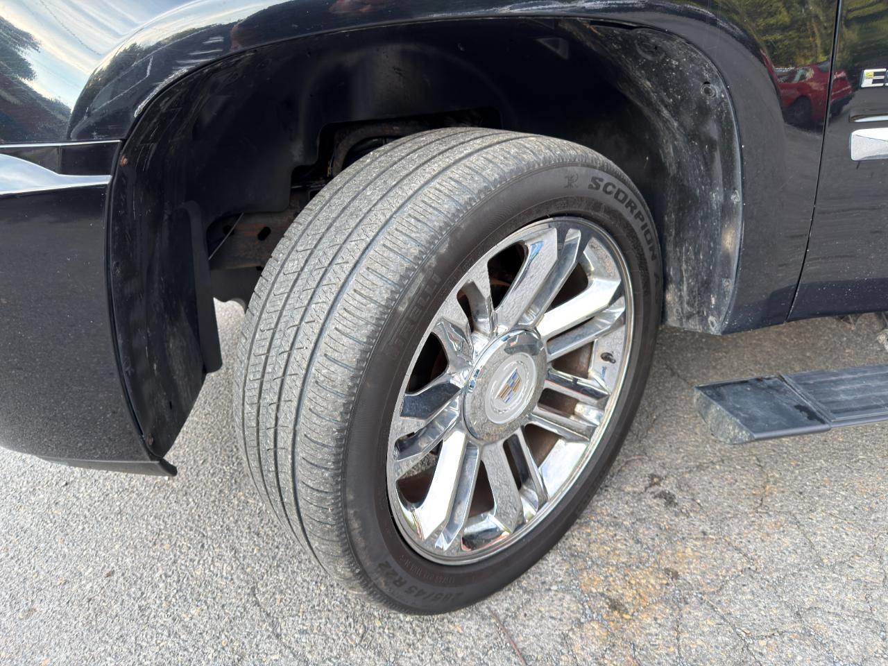 Cadillac Escalade ESV AWD 4dr Platinum Edition 2010
