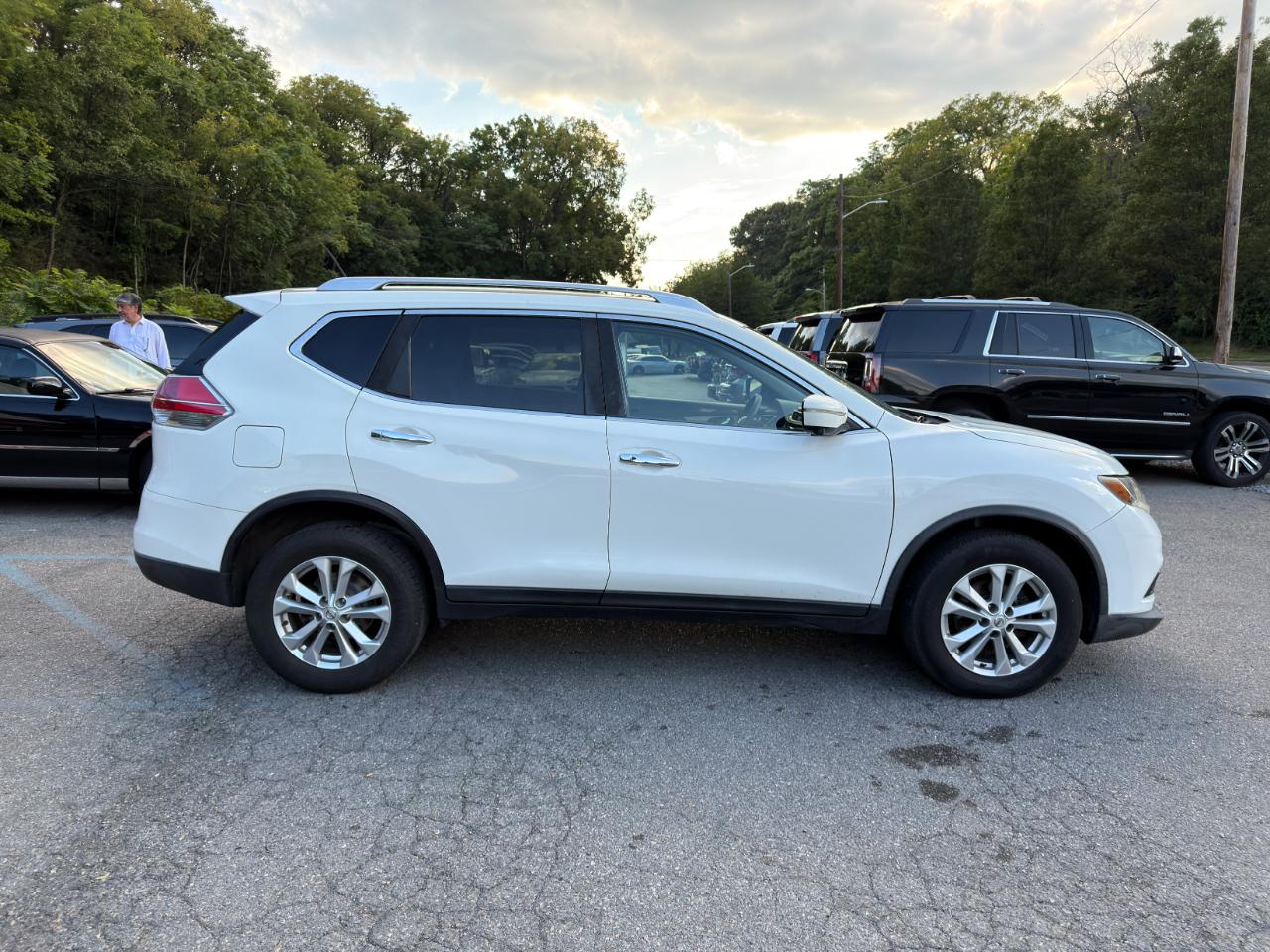 Nissan Rogue AWD 4dr SV 2016