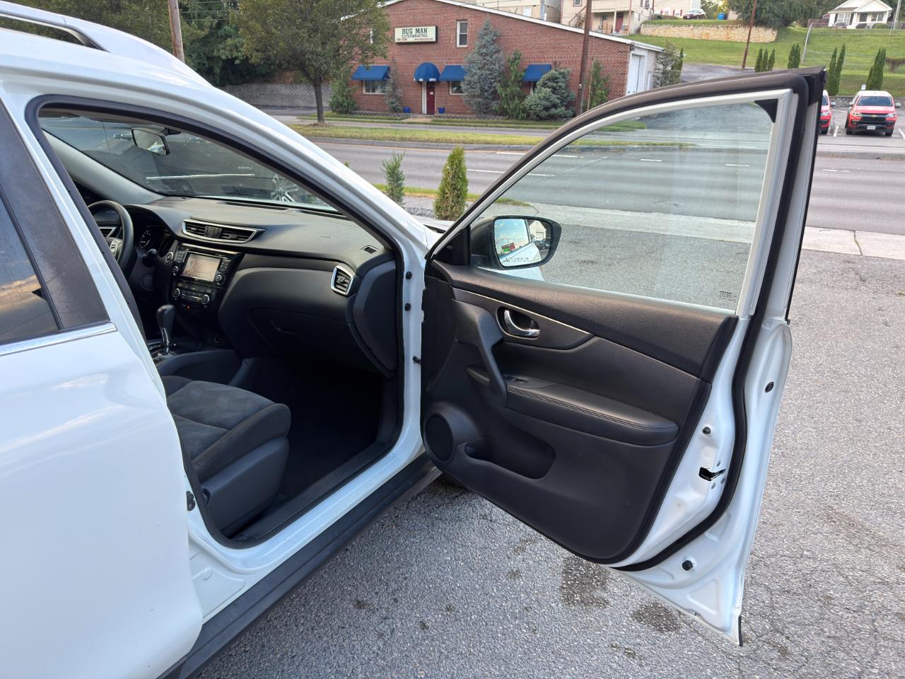 Nissan Rogue AWD 4dr SV 2016