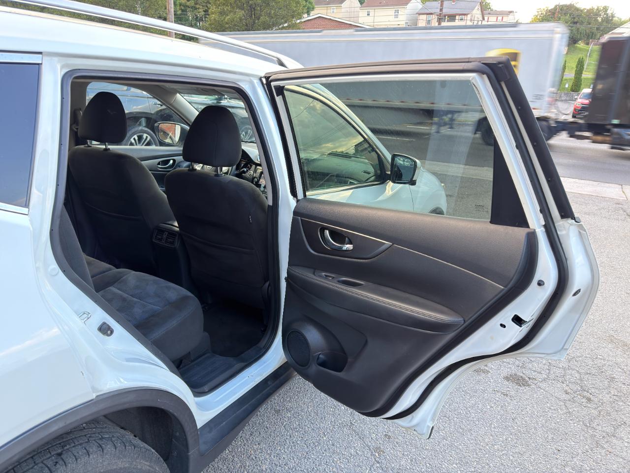 Nissan Rogue AWD 4dr SV 2016