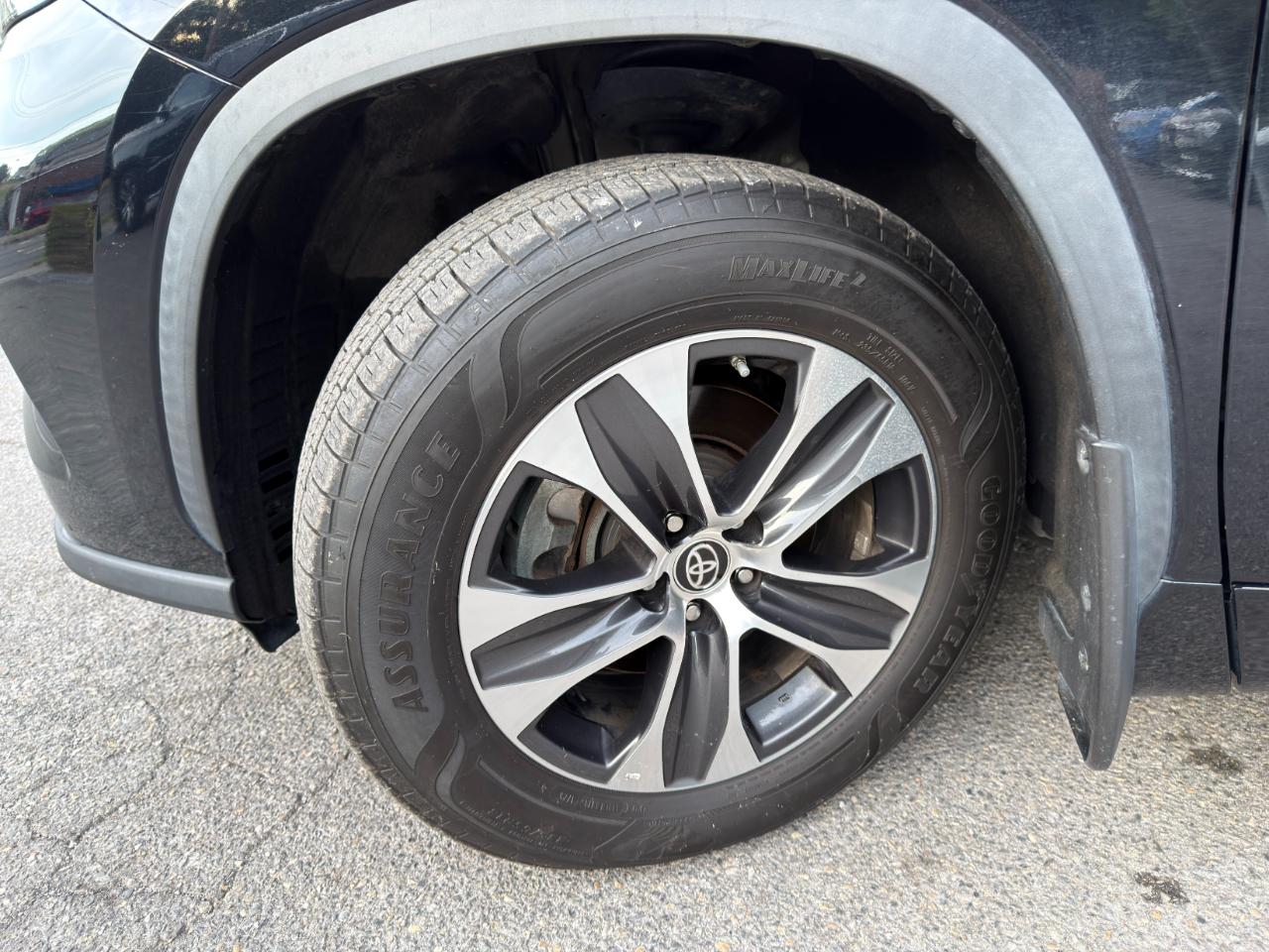 Toyota Highlander XLE AWD (Natl) 2021