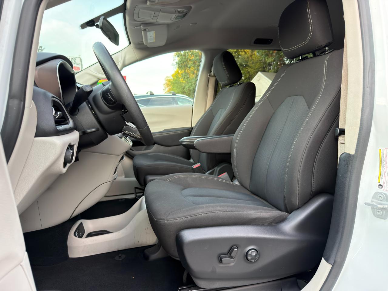 Chrysler Voyager LX FWD 2022