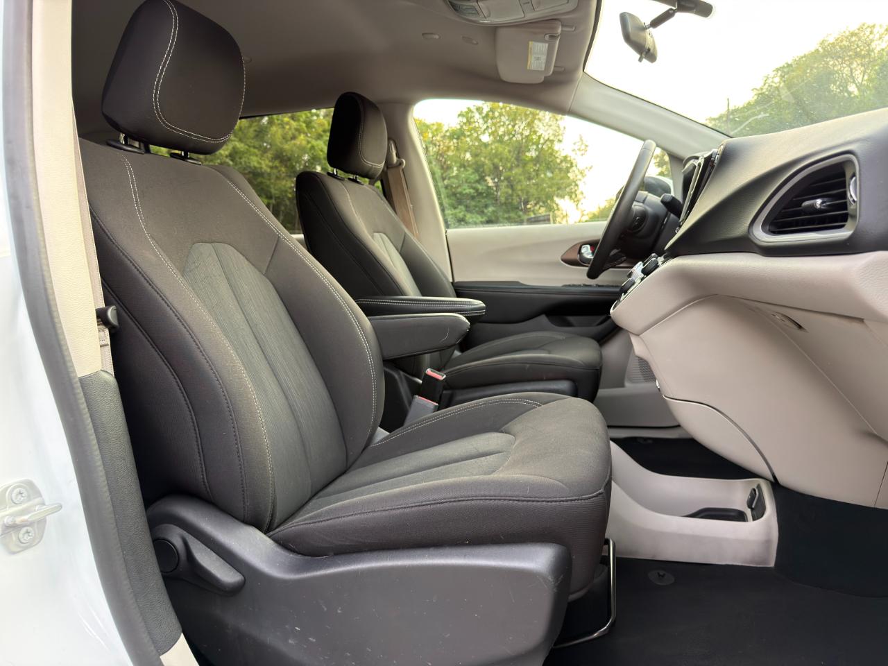 Chrysler Voyager LX FWD 2022