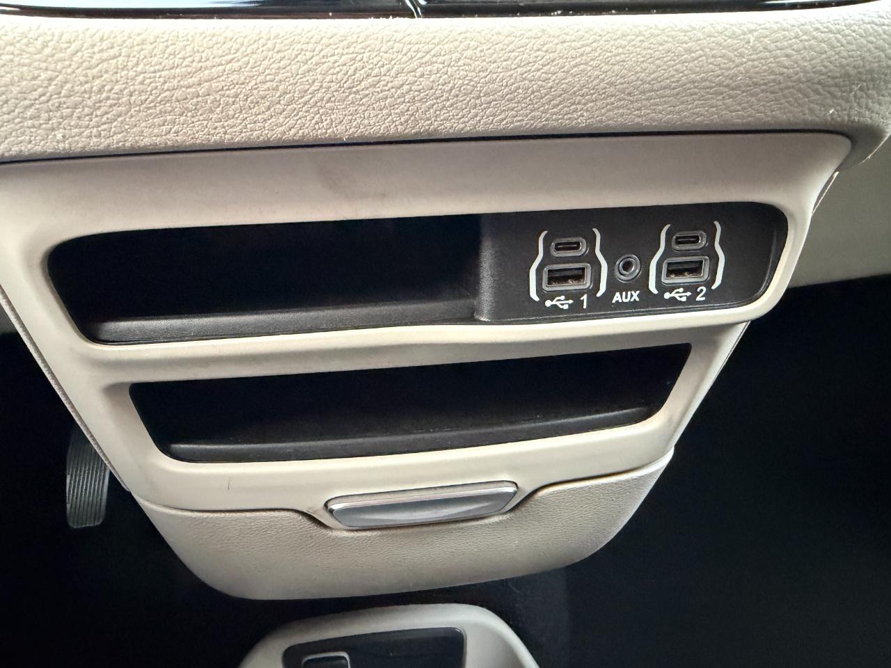 Chrysler Voyager LX FWD 2022