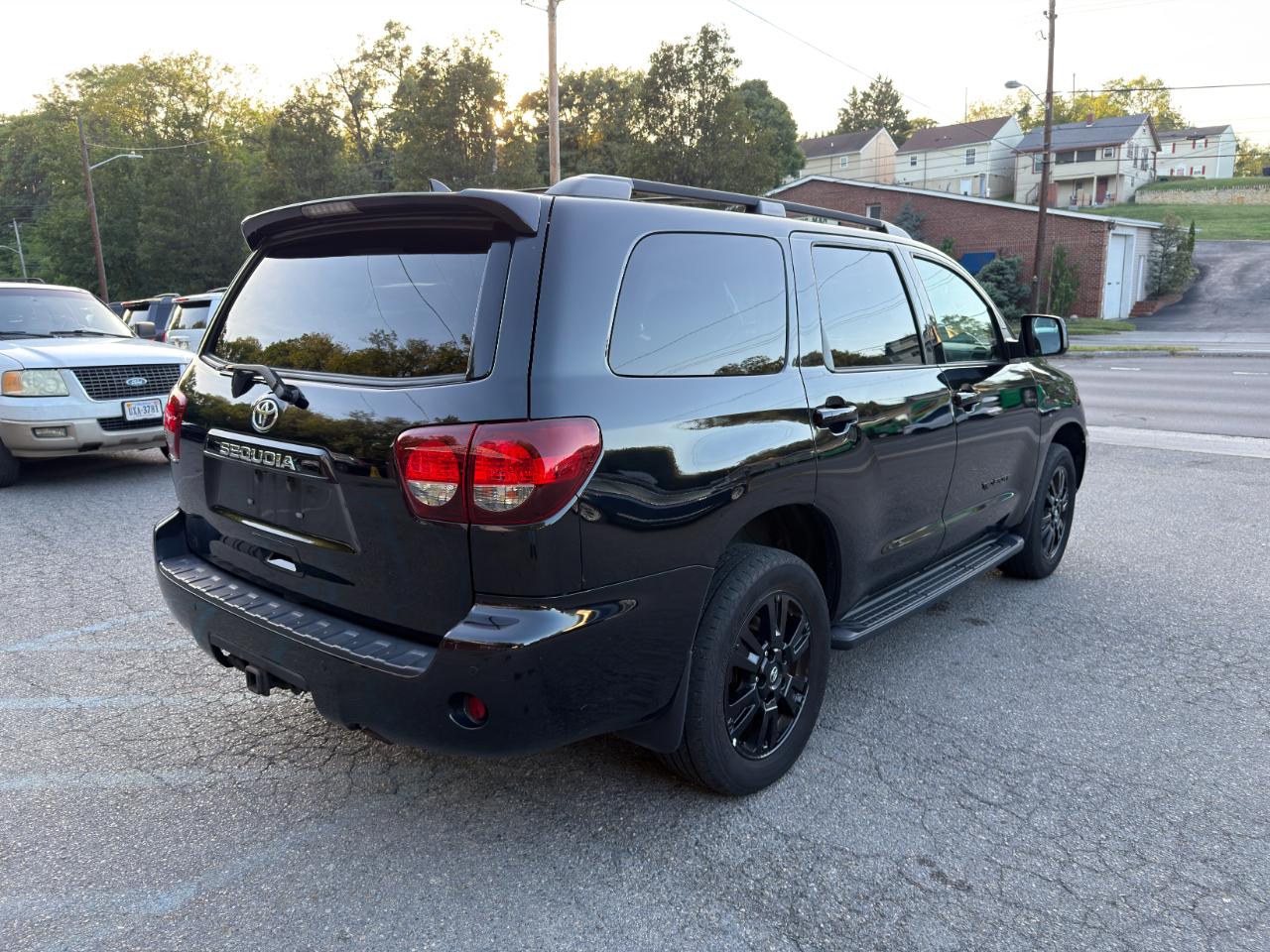 Toyota Sequoia TRD Sport 4WD (Natl) 2018