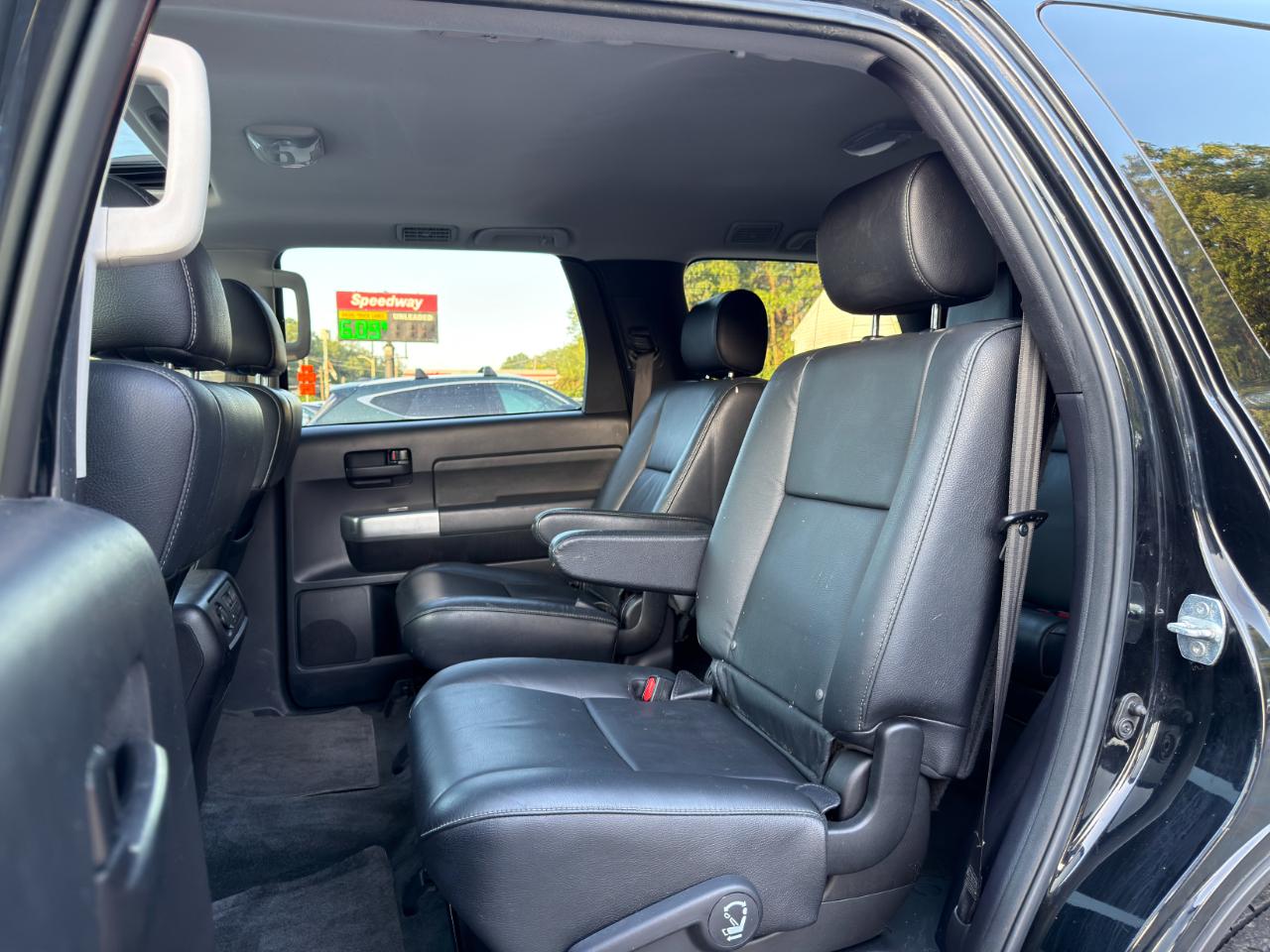 Toyota Sequoia TRD Sport 4WD (Natl) 2018