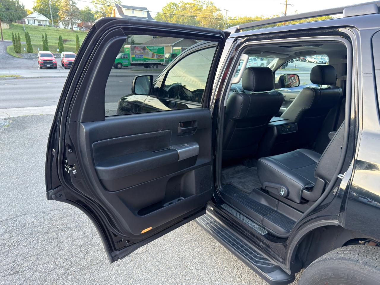 Toyota Sequoia TRD Sport 4WD (Natl) 2018