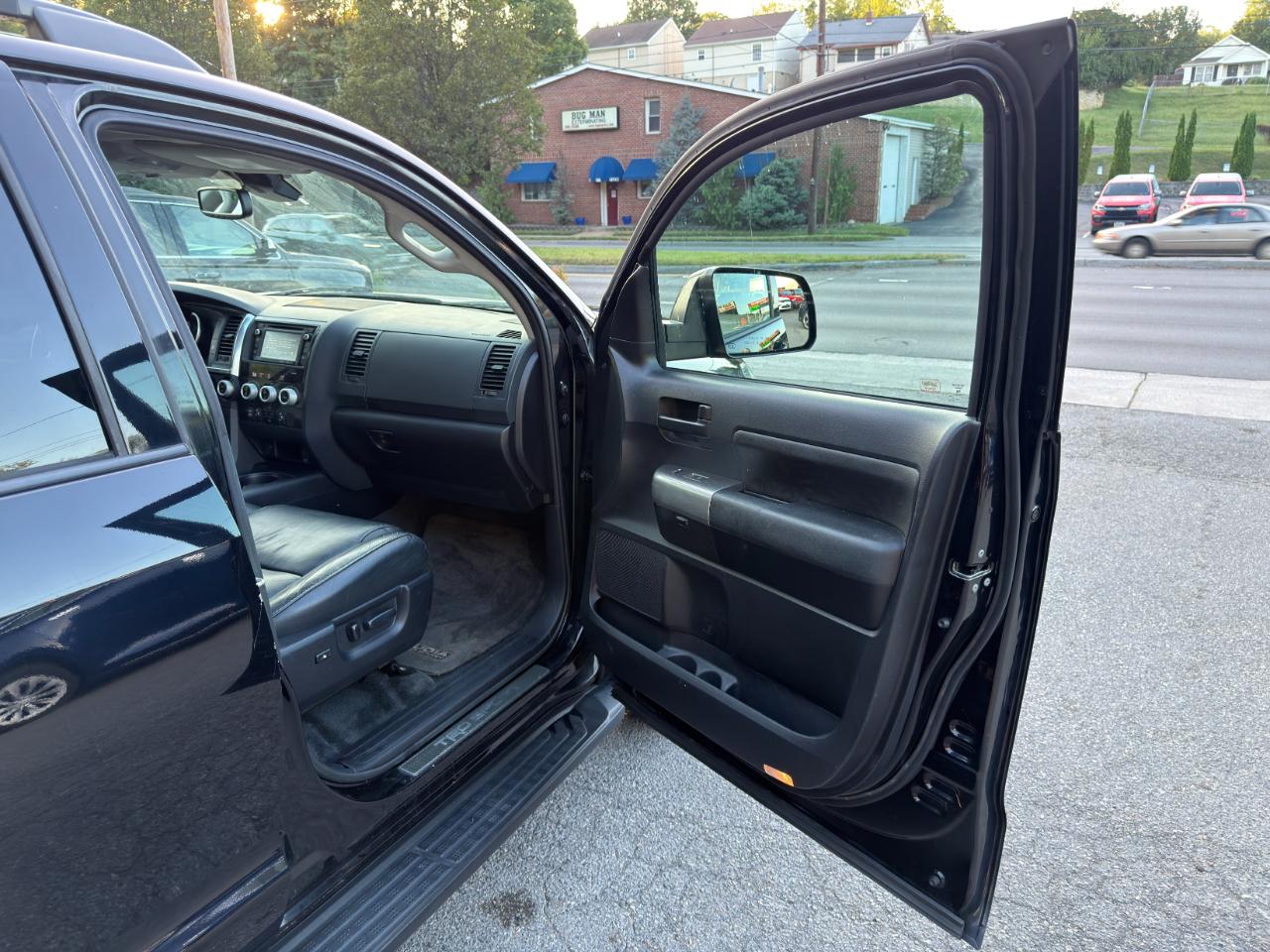Toyota Sequoia TRD Sport 4WD (Natl) 2018