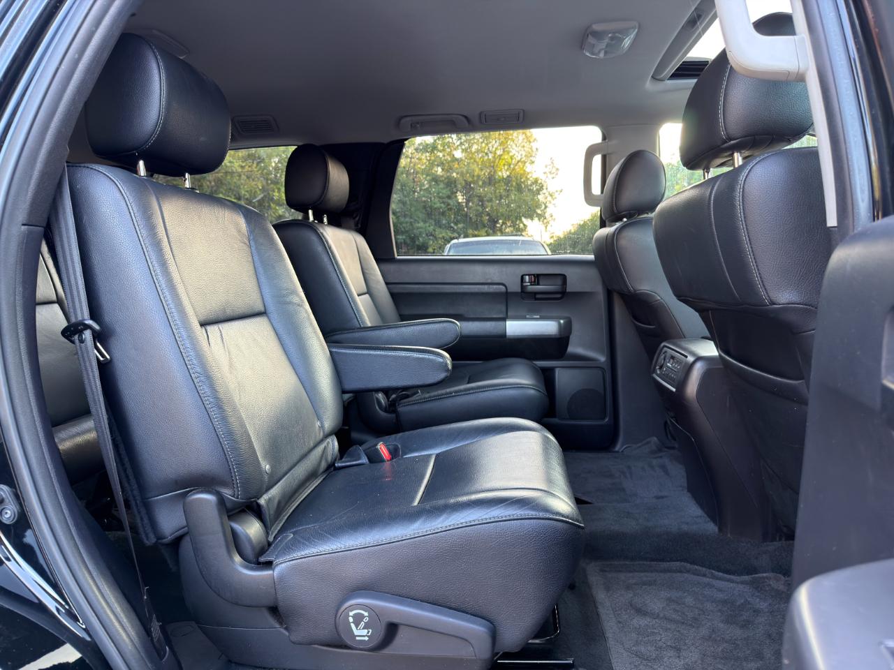 Toyota Sequoia TRD Sport 4WD (Natl) 2018