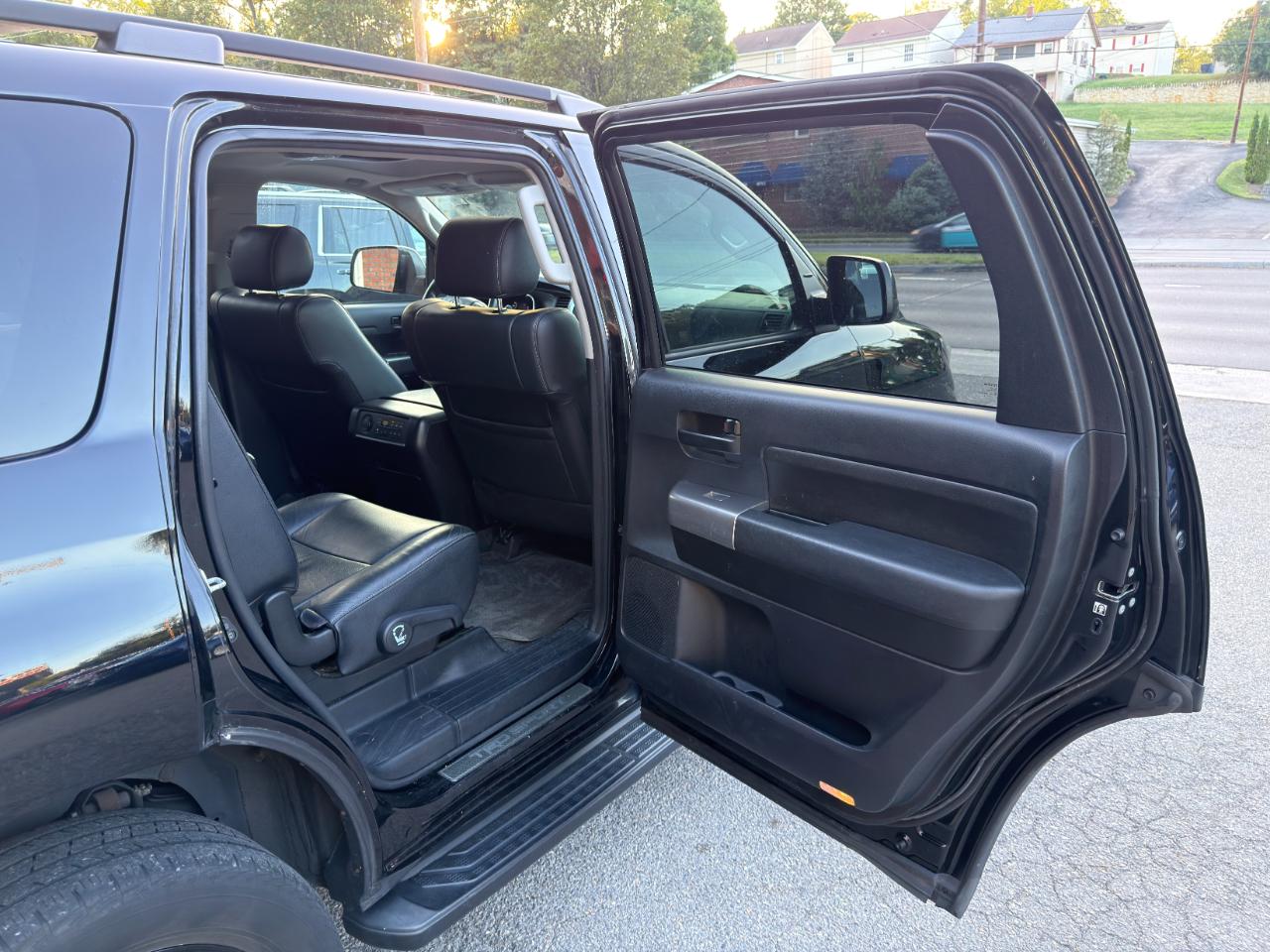 Toyota Sequoia TRD Sport 4WD (Natl) 2018