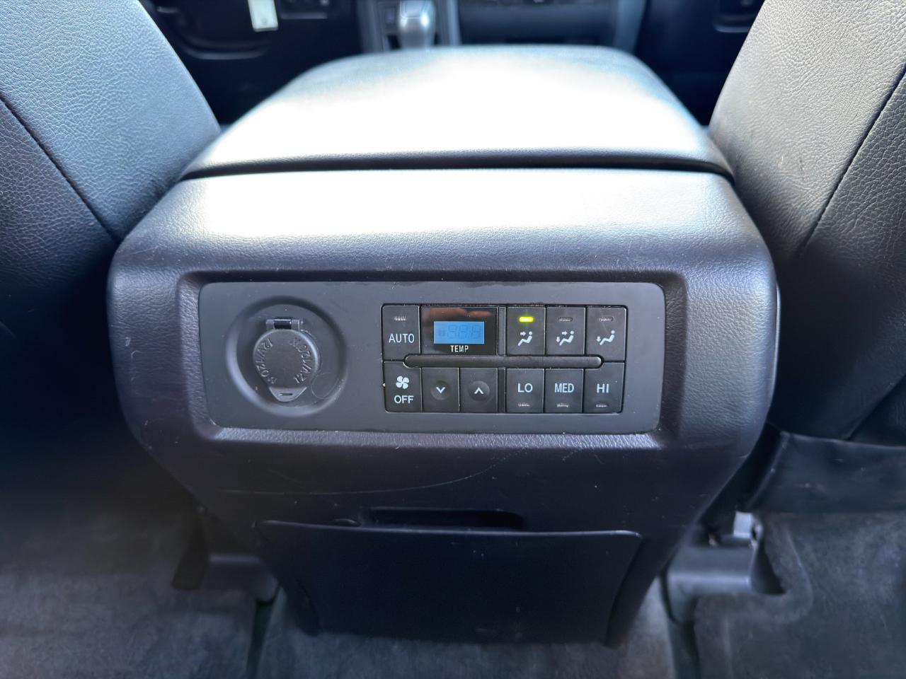 Toyota Sequoia TRD Sport 4WD (Natl) 2018