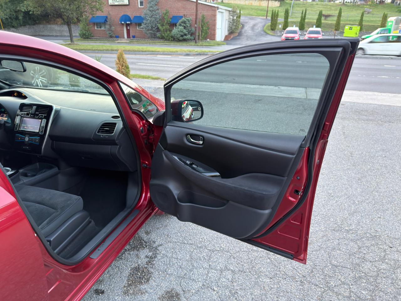 Nissan Leaf 4dr HB SV 2013