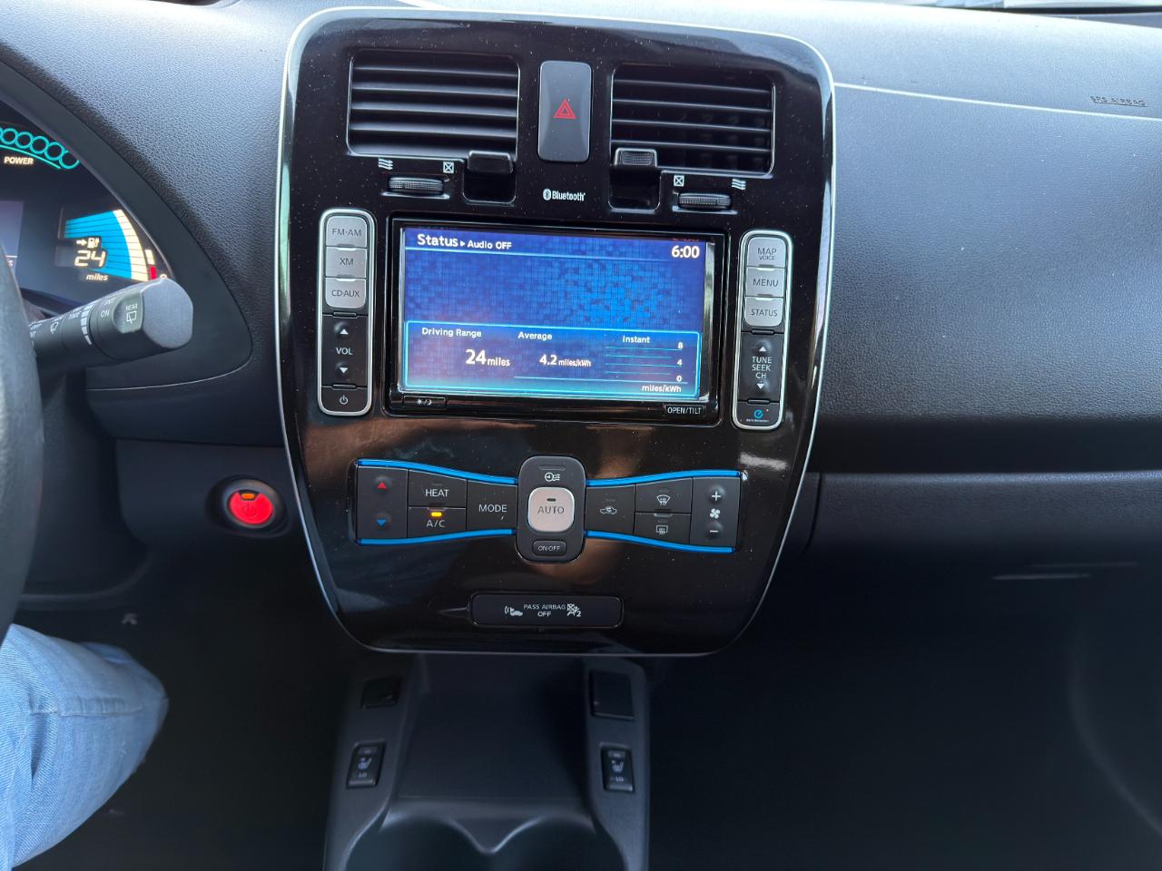 Nissan Leaf 4dr HB SV 2013