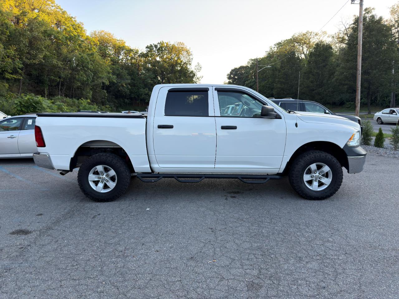 RAM 1500 4WD Crew Cab 140.5" Tradesman 2016