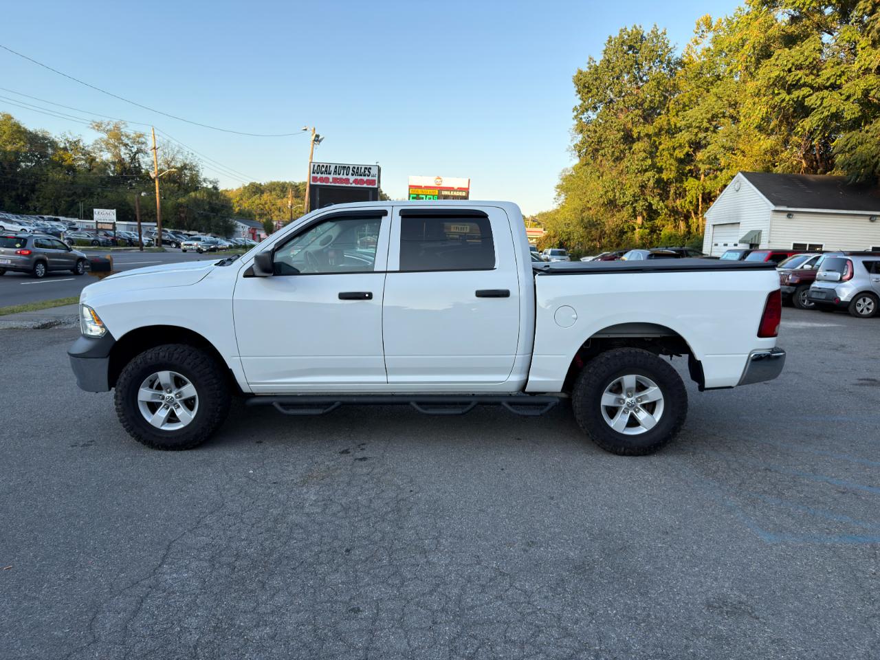 RAM 1500 4WD Crew Cab 140.5" Tradesman 2016