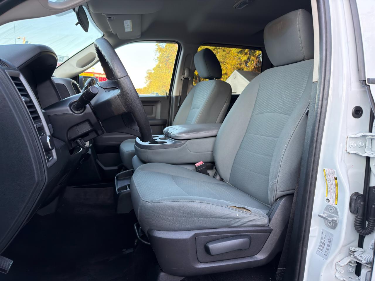 RAM 1500 4WD Crew Cab 140.5" Tradesman 2016