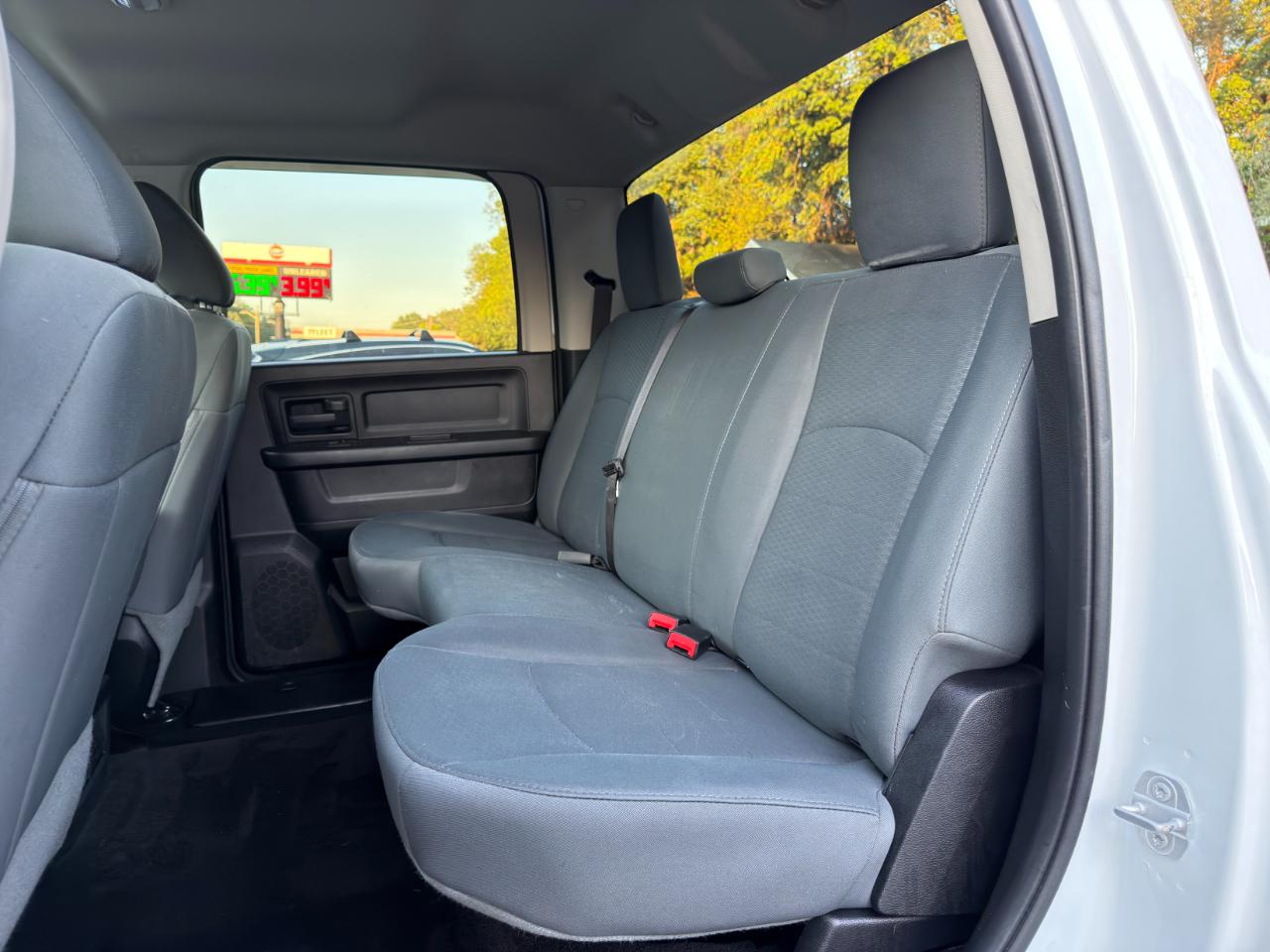 RAM 1500 4WD Crew Cab 140.5" Tradesman 2016