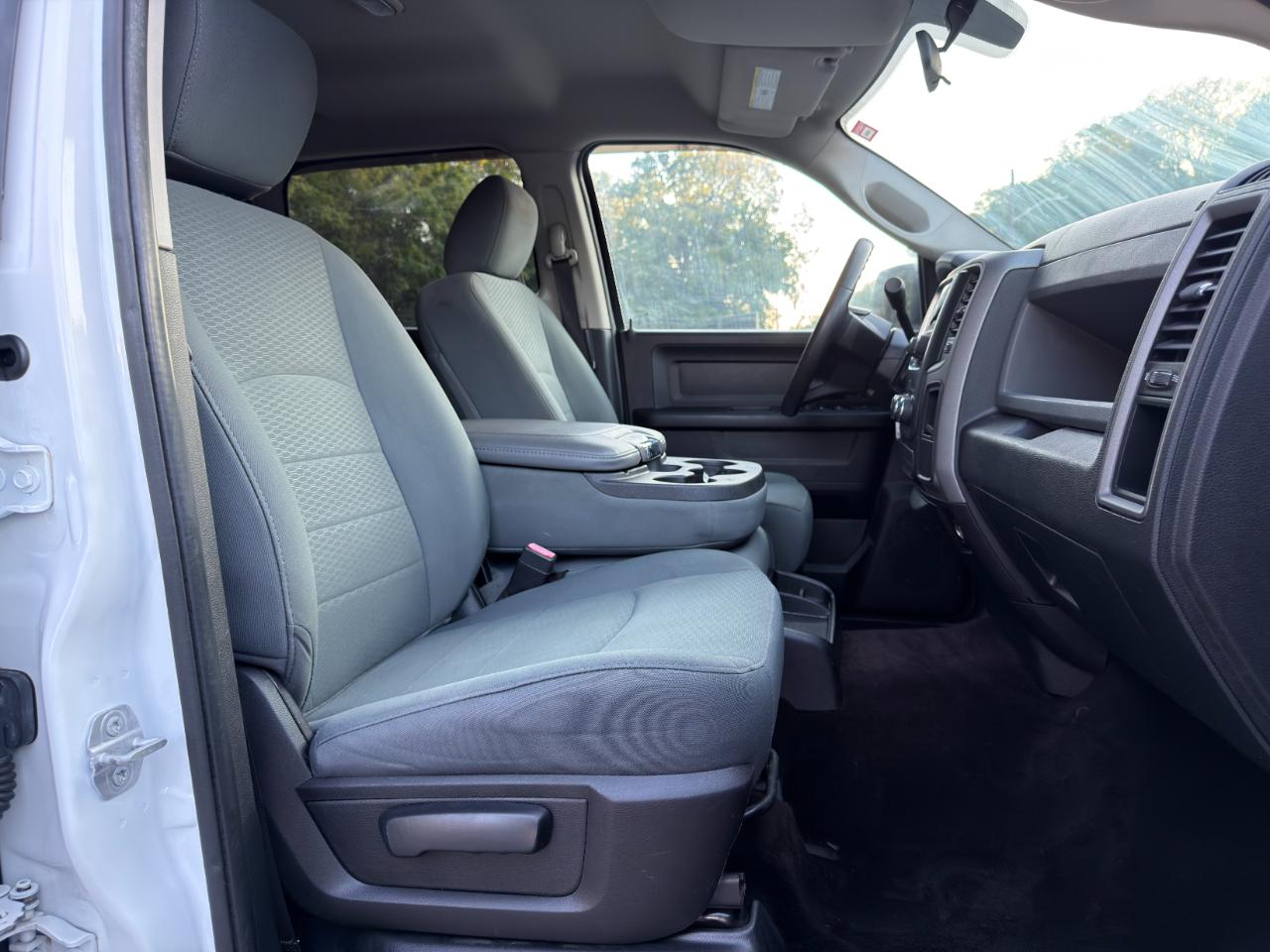 RAM 1500 4WD Crew Cab 140.5" Tradesman 2016