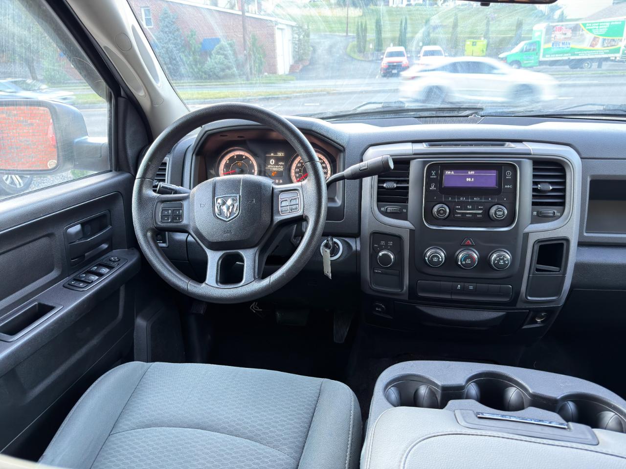RAM 1500 4WD Crew Cab 140.5" Tradesman 2016