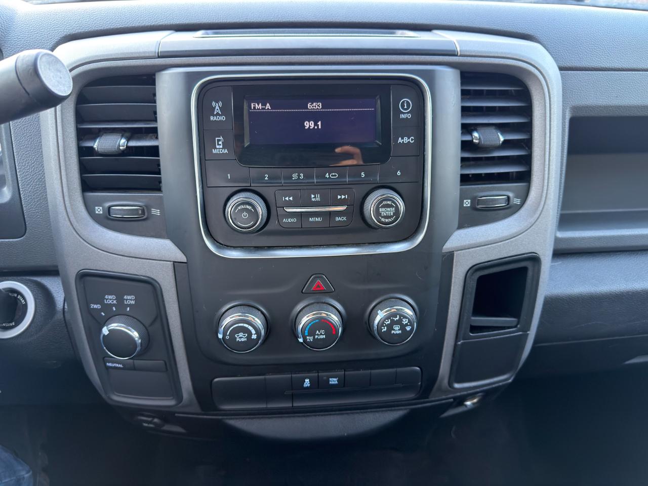 RAM 1500 4WD Crew Cab 140.5" Tradesman 2016