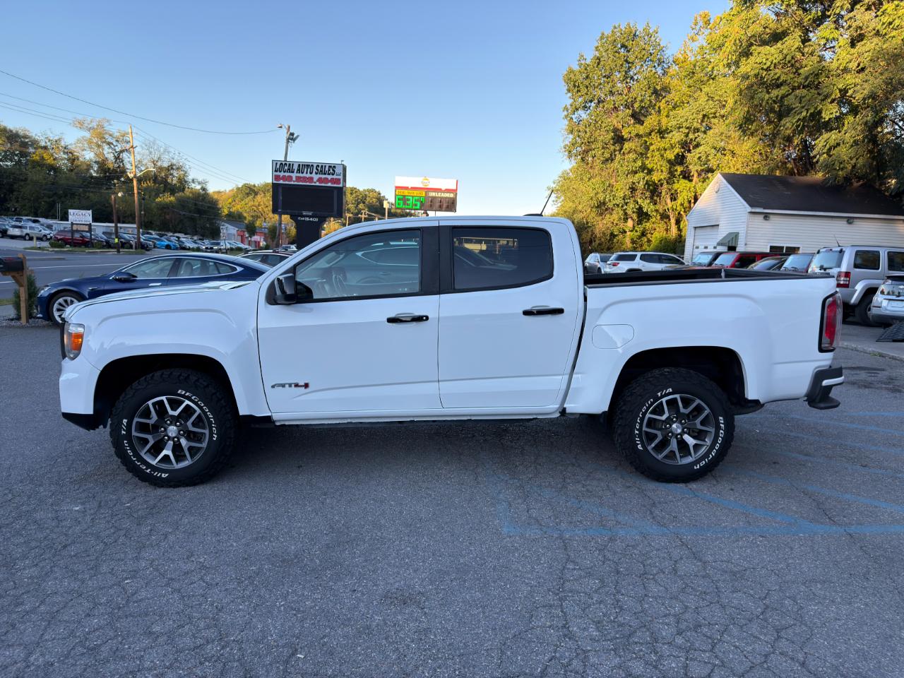 GMC Canyon 4WD Crew Cab 128" AT4 w/Leather 2022
