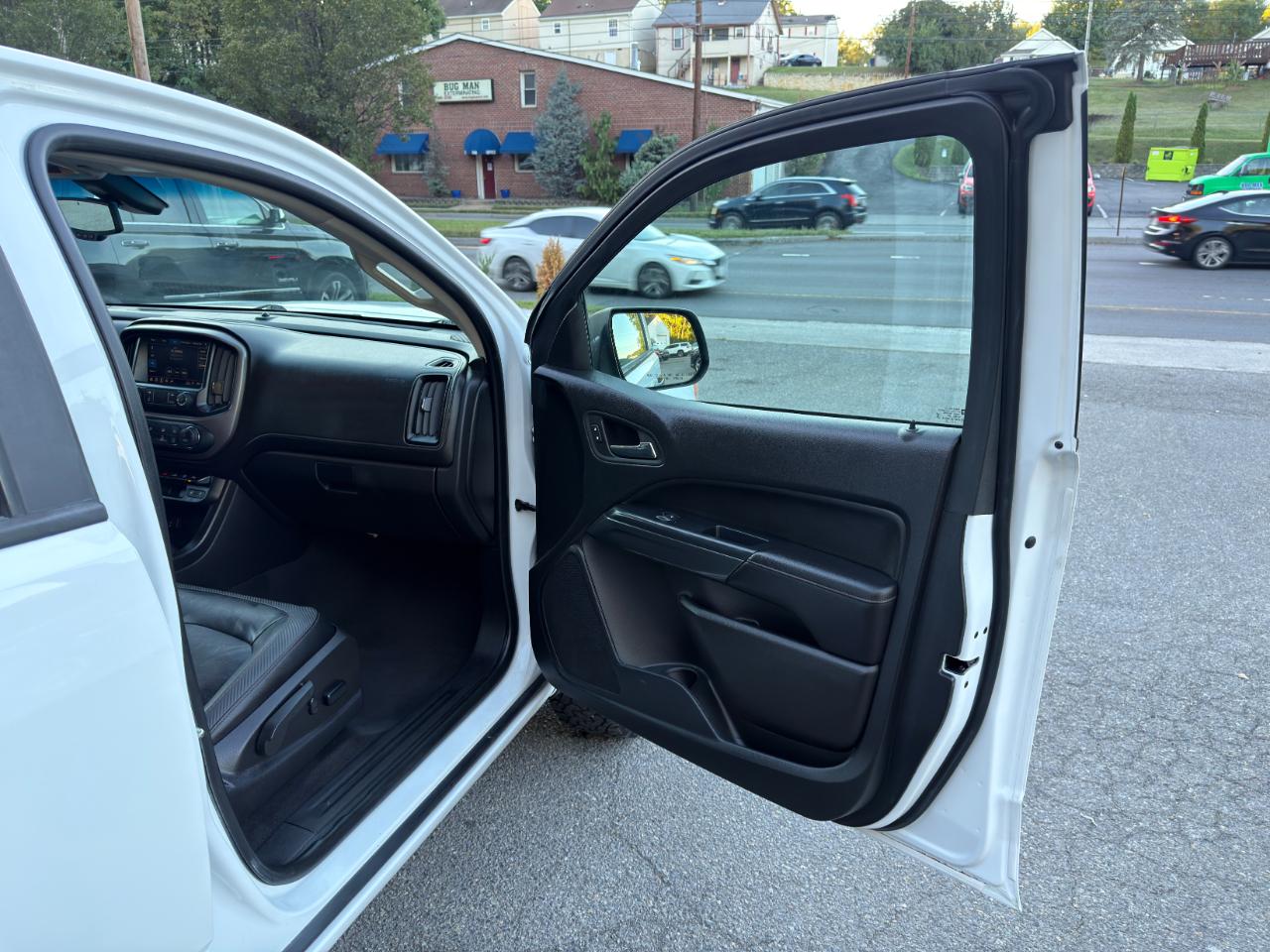 GMC Canyon 4WD Crew Cab 128" AT4 w/Leather 2022
