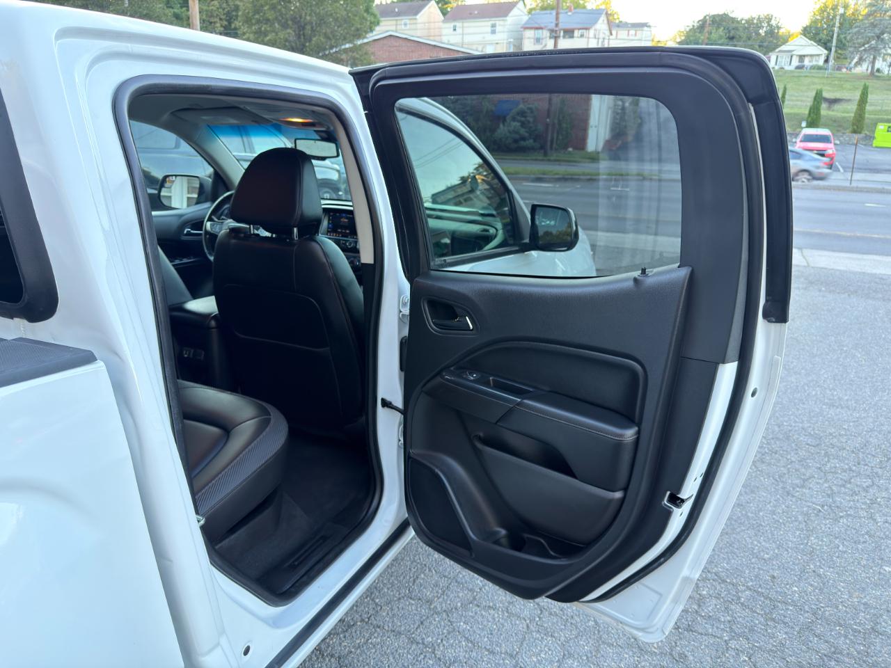GMC Canyon 4WD Crew Cab 128" AT4 w/Leather 2022