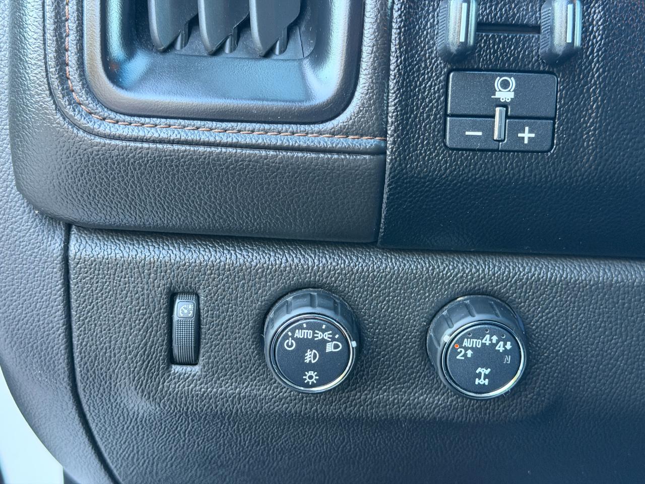 GMC Canyon 4WD Crew Cab 128" AT4 w/Leather 2022