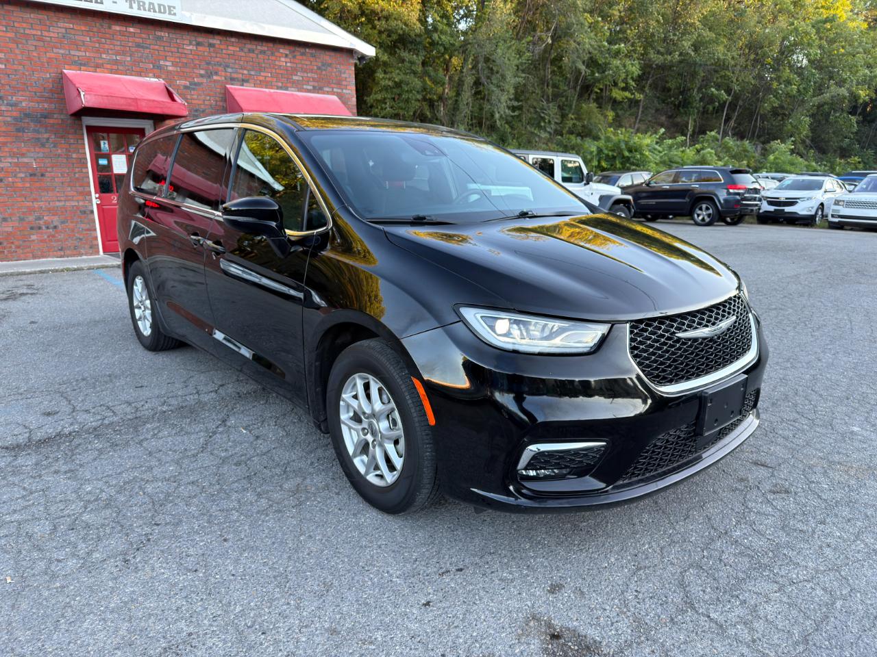 Chrysler Pacifica Touring FWD 2024