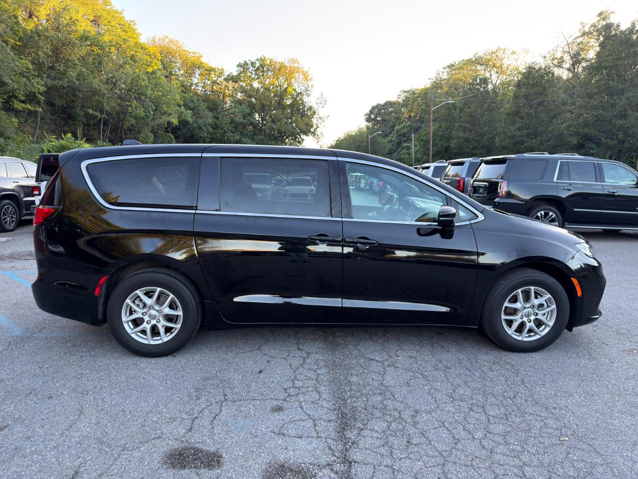 Chrysler Pacifica Touring FWD 2024