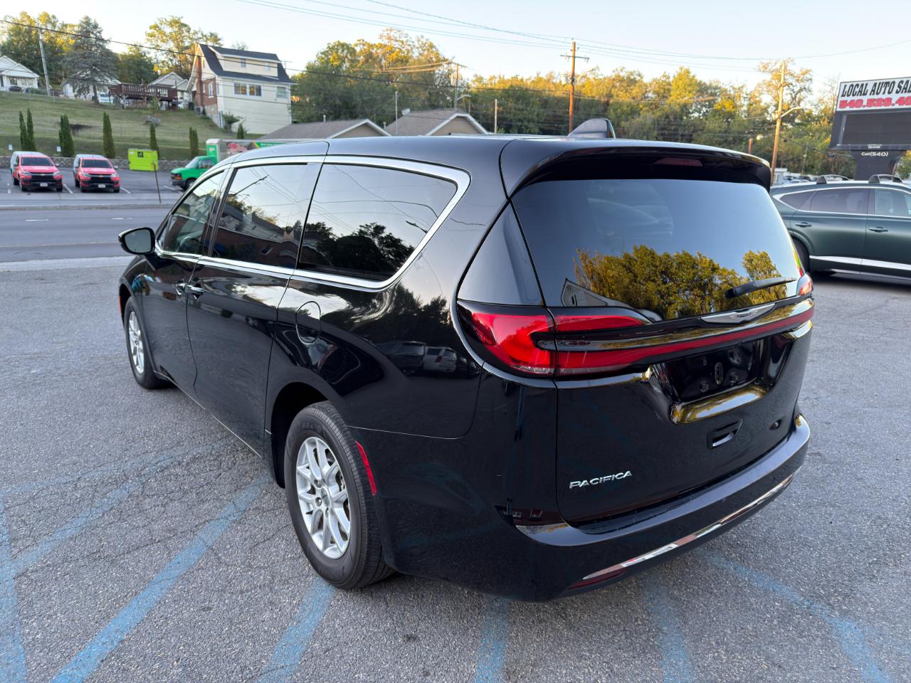 Chrysler Pacifica Touring FWD 2024