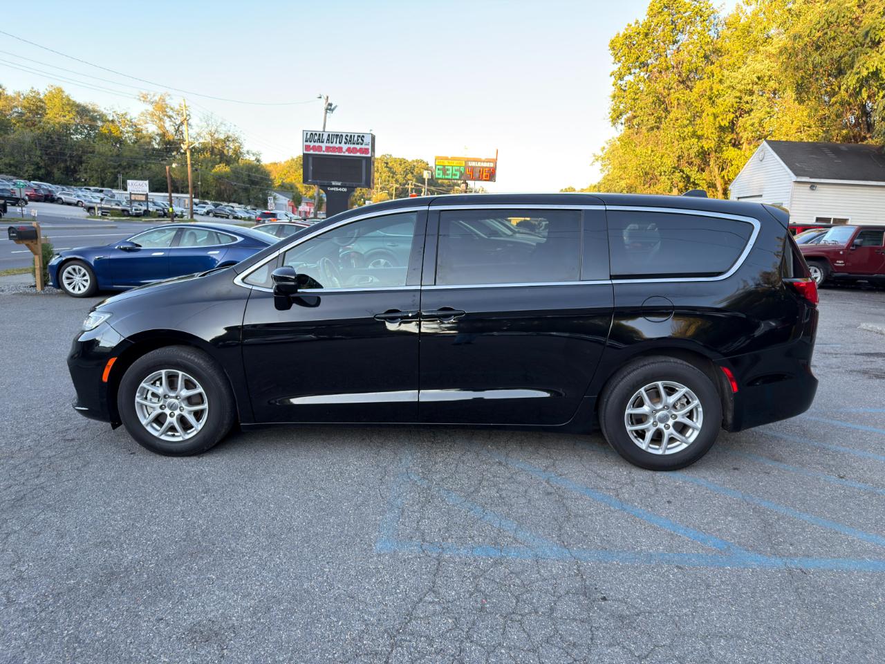Chrysler Pacifica Touring FWD 2024