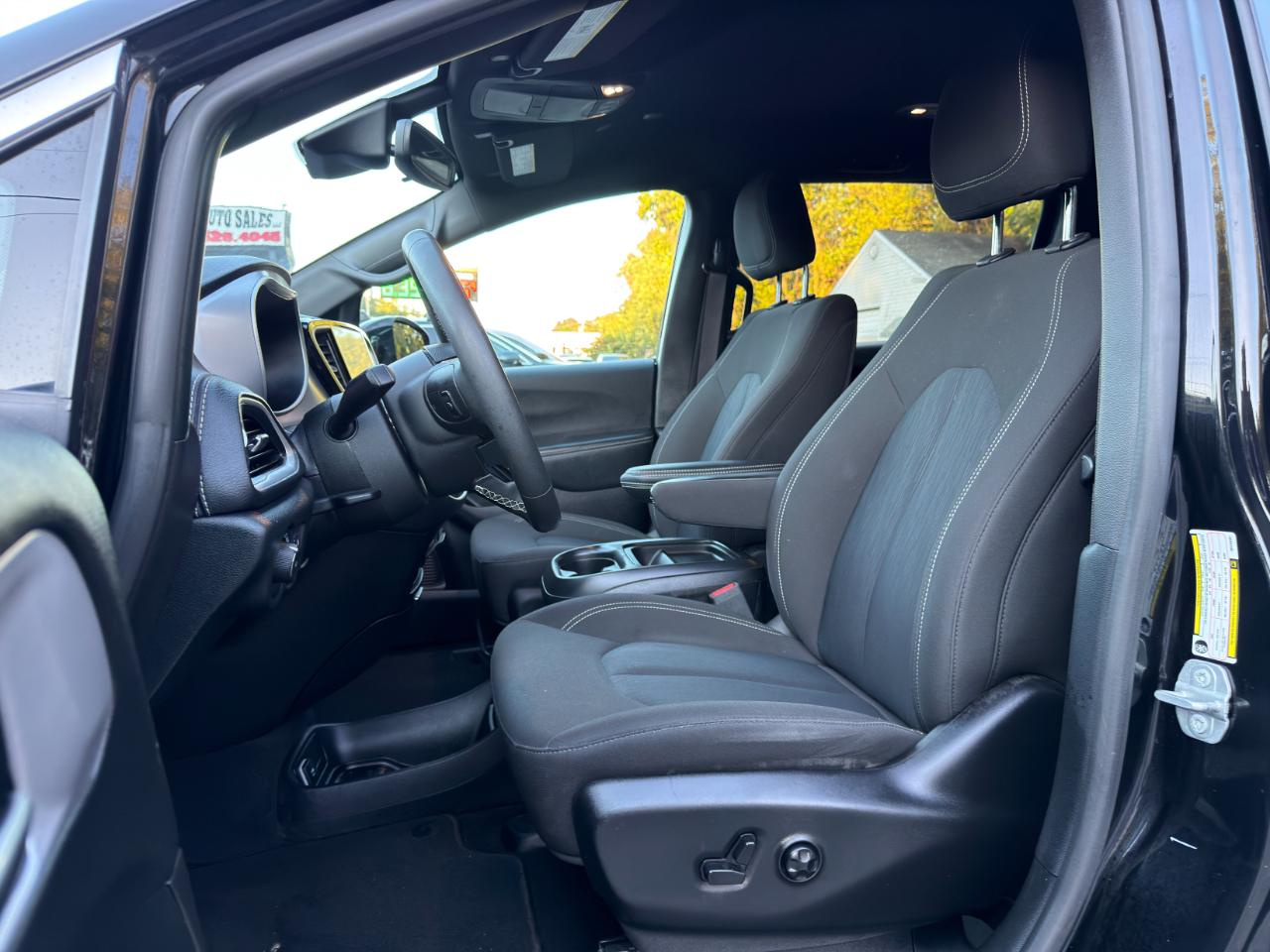 Chrysler Pacifica Touring FWD 2024
