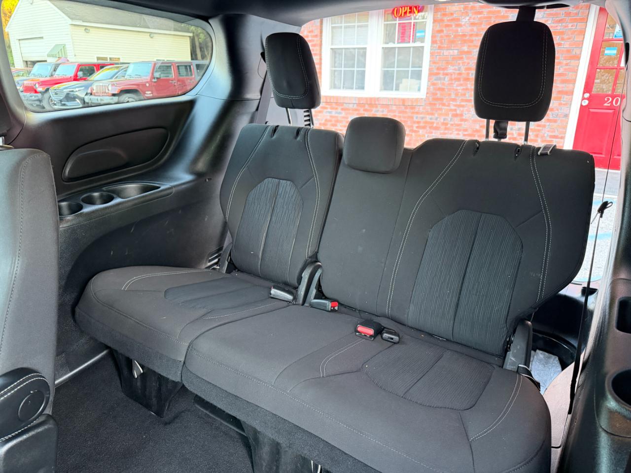 Chrysler Pacifica Touring FWD 2024