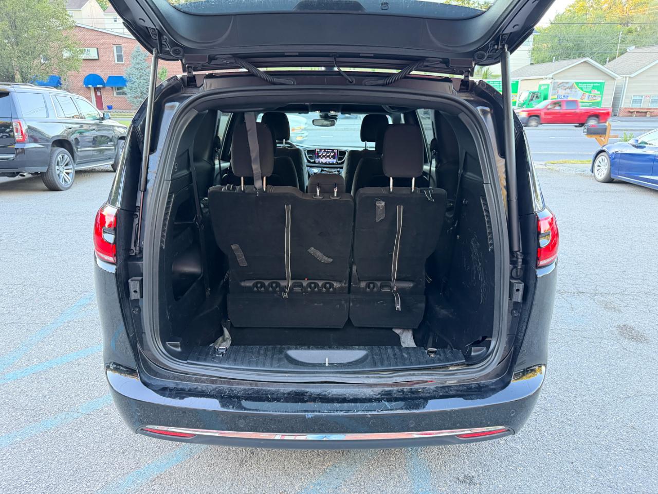 Chrysler Pacifica Touring FWD 2024