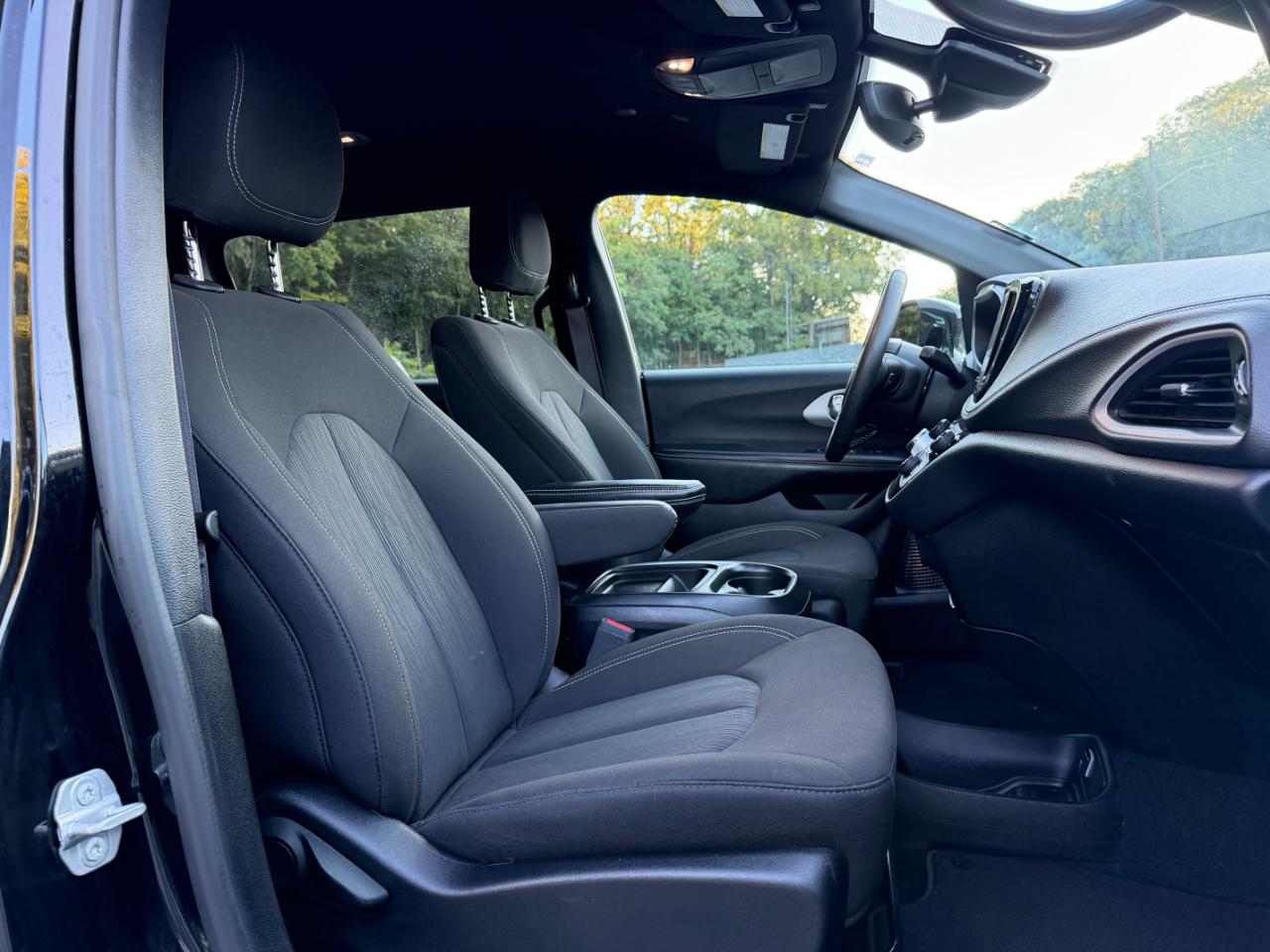 Chrysler Pacifica Touring FWD 2024