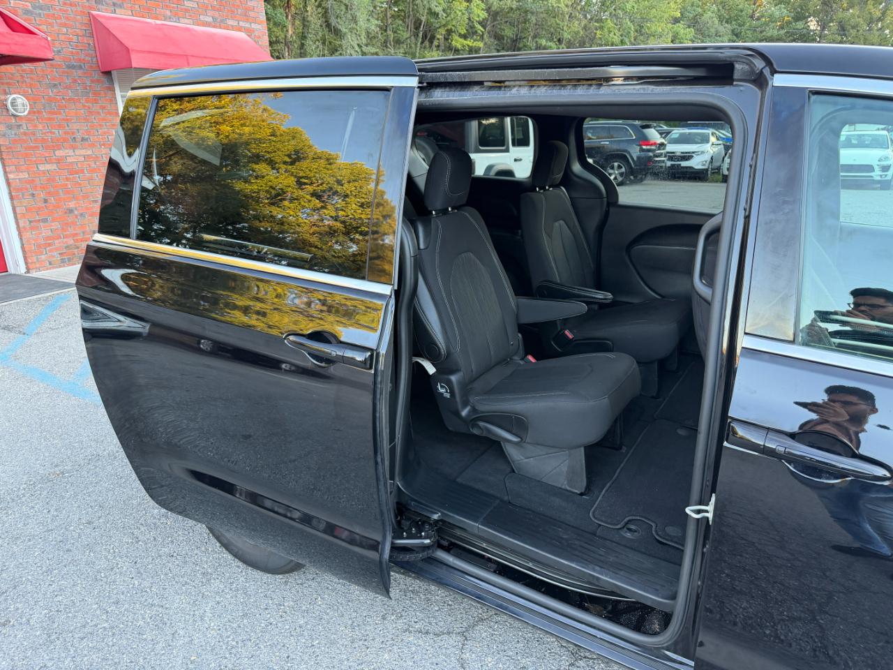 Chrysler Pacifica Touring FWD 2024