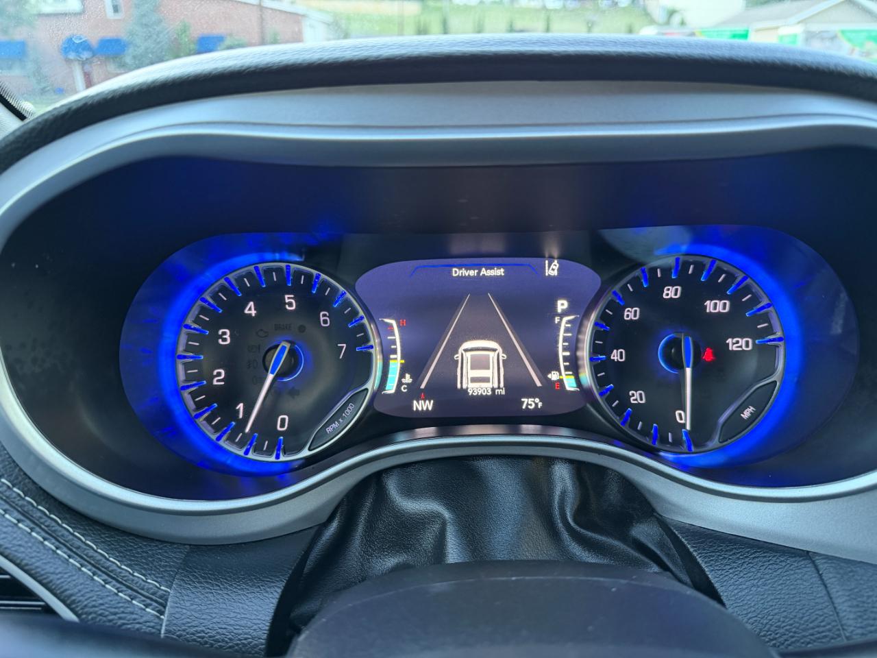Chrysler Pacifica Touring FWD 2024