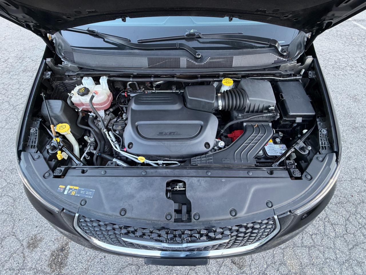 Chrysler Pacifica Touring FWD 2024