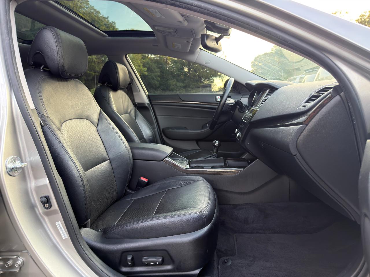 Kia Cadenza 4dr Sdn Premium 2015