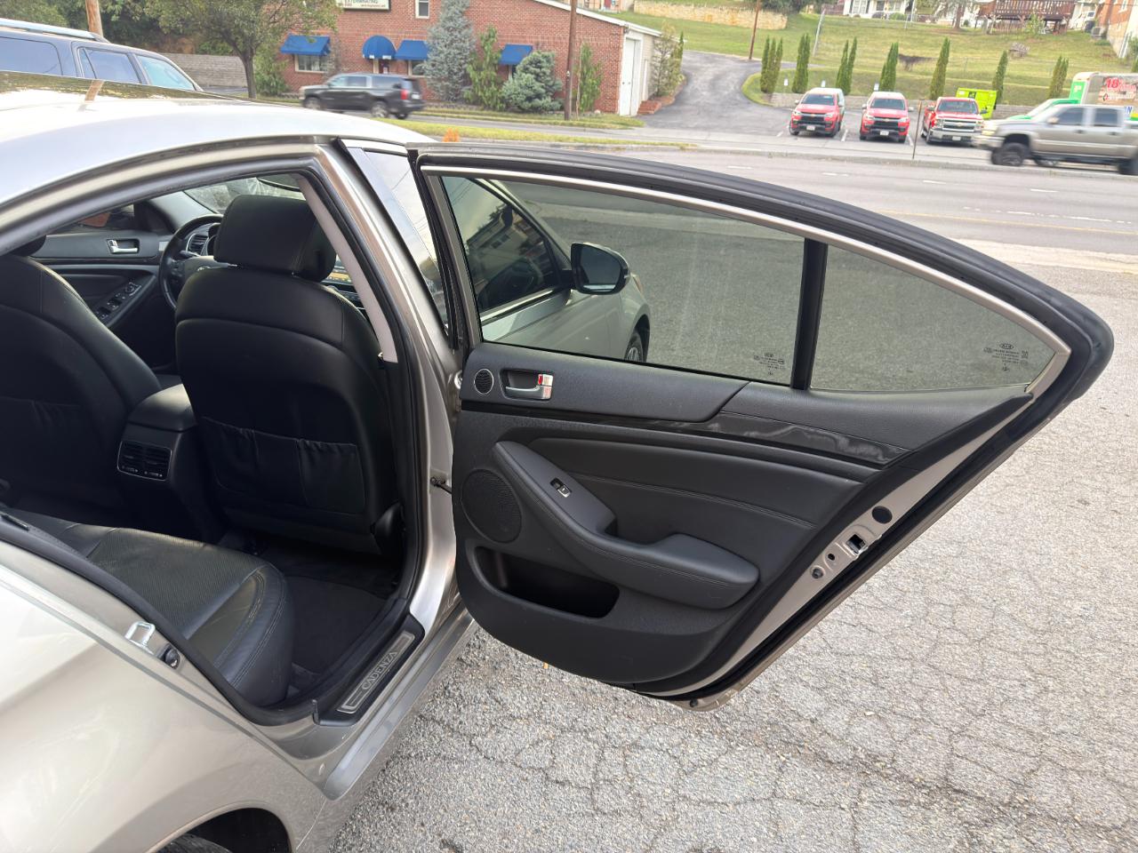 Kia Cadenza 4dr Sdn Premium 2015