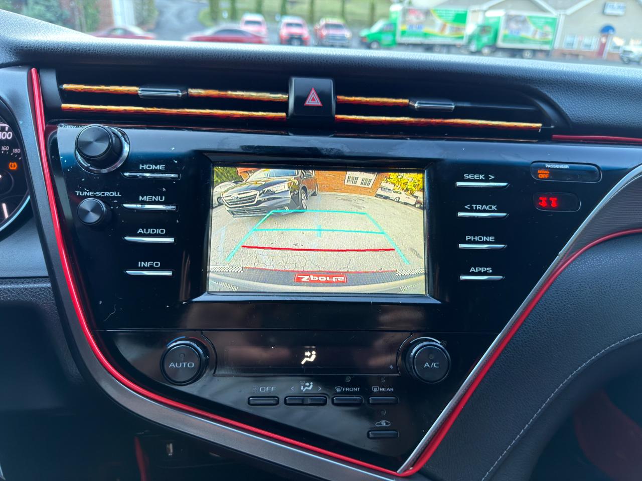 Toyota Camry XLE Auto (Natl) 2018
