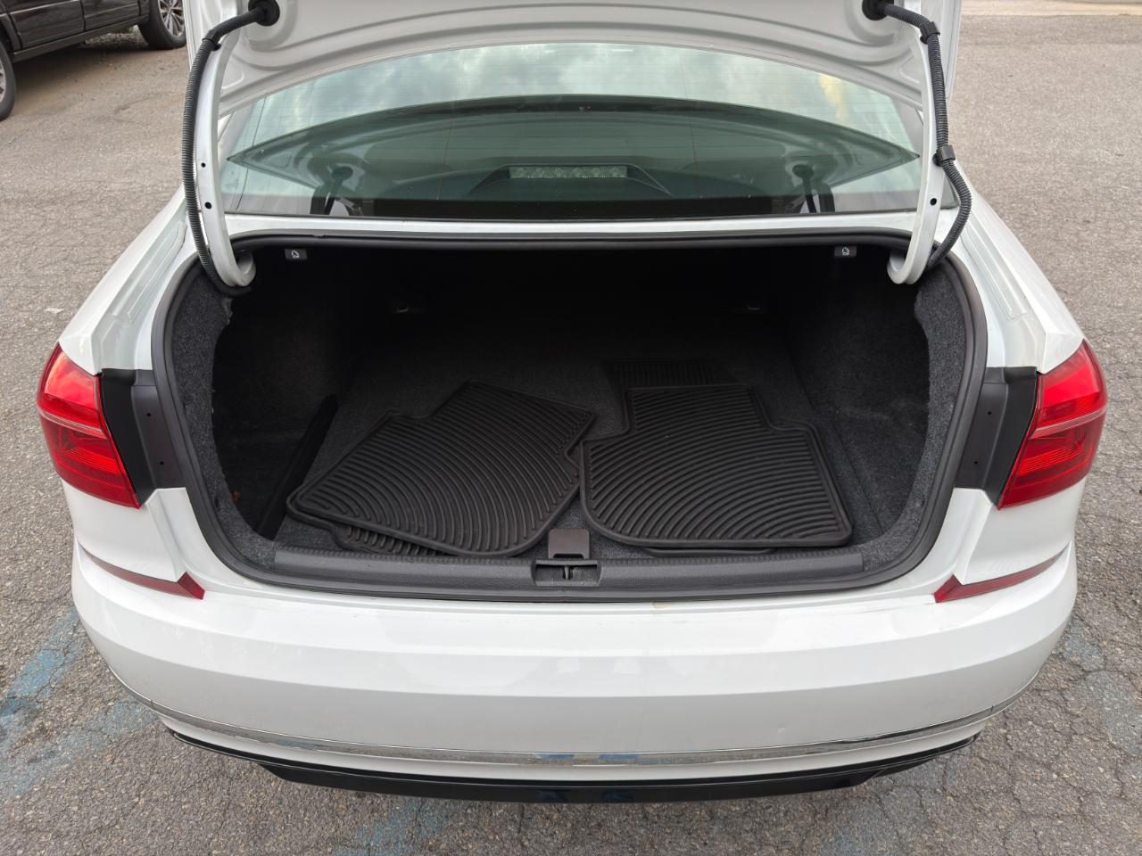 Volkswagen Passat 4dr Sdn 1.8T Auto S PZEV 2016