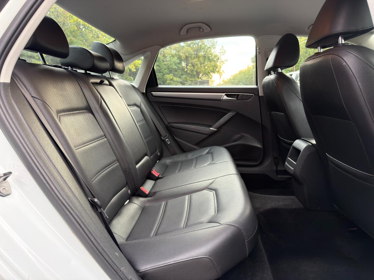 Volkswagen Passat 4dr Sdn 1.8T Auto S PZEV 2016