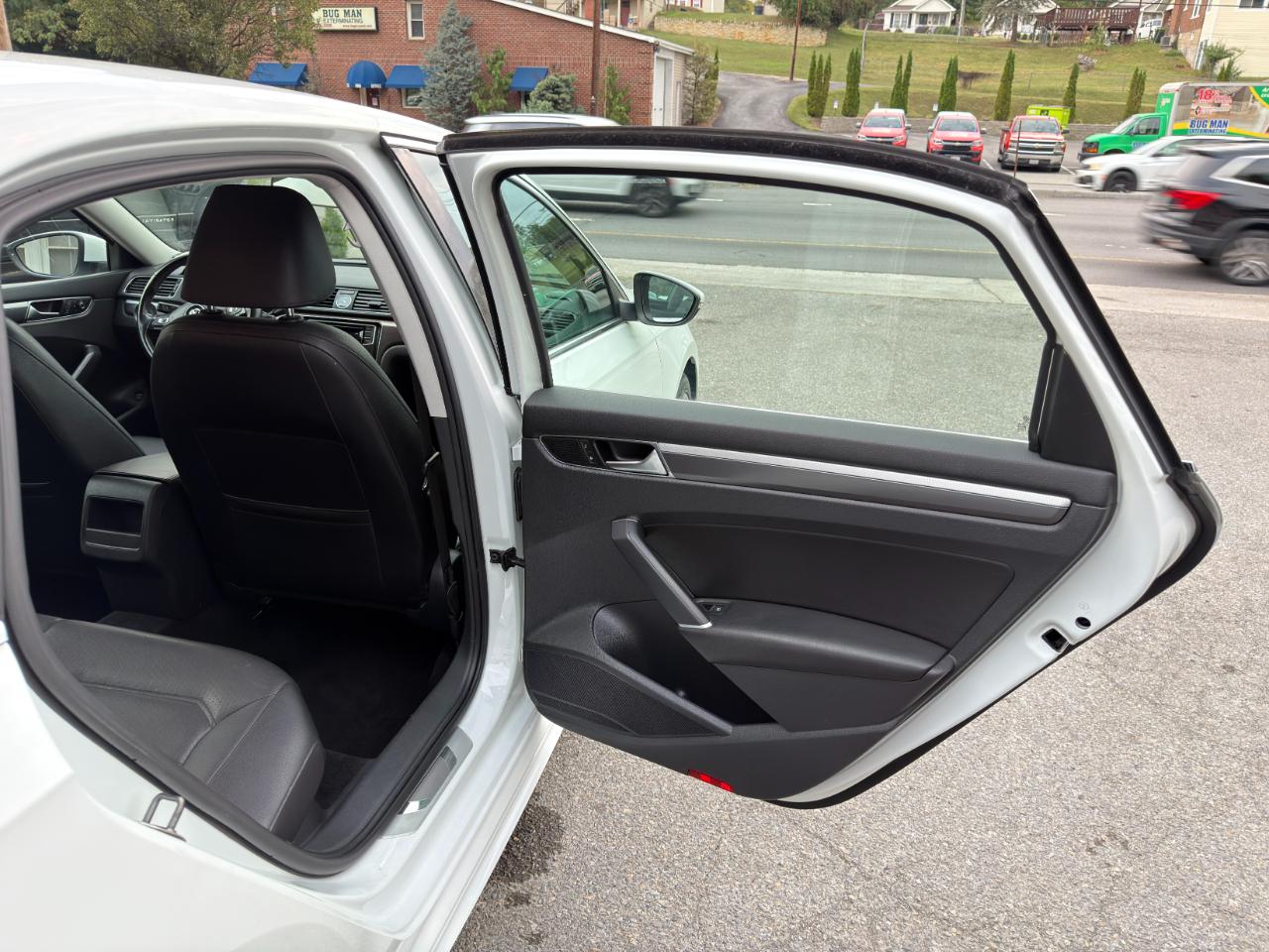 Volkswagen Passat 4dr Sdn 1.8T Auto S PZEV 2016