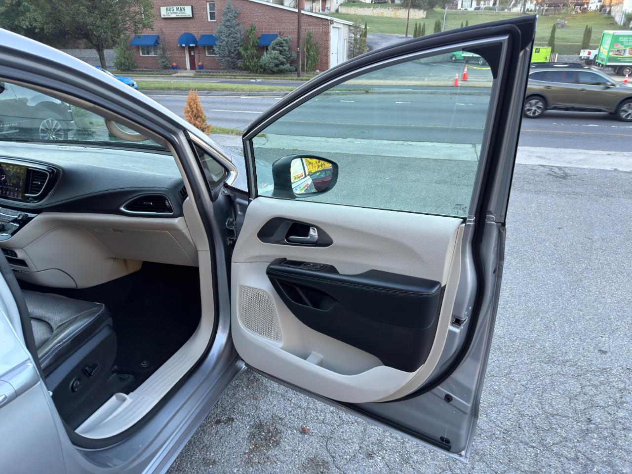 Chrysler Pacifica Limited FWD 2018